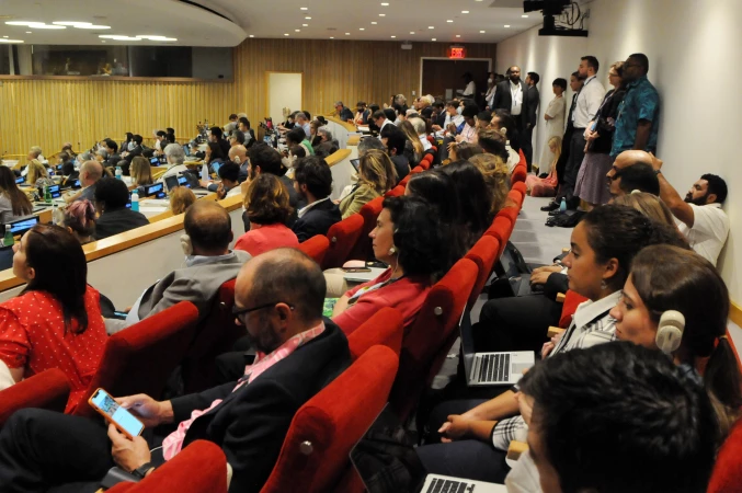 Participants during the well-attended evening plenary - BBNJ IGC-5 - 26Aug2022 - Photo